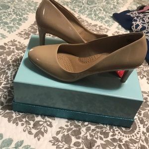 Comfort nude heels